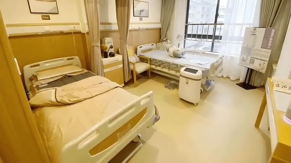 转深圳户口的年龄_2025年7月电影总票房破30亿 快车撞上一辆野猪城际