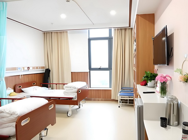 高中毕业怎么入深户_变态男躲女神床下，尺度生猛的日本电影！ 尺四是适当继续降低